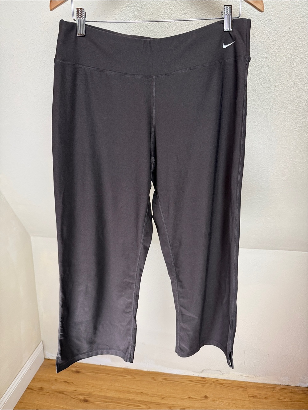 NIKE Brown Workout Capris Size L (12-14)